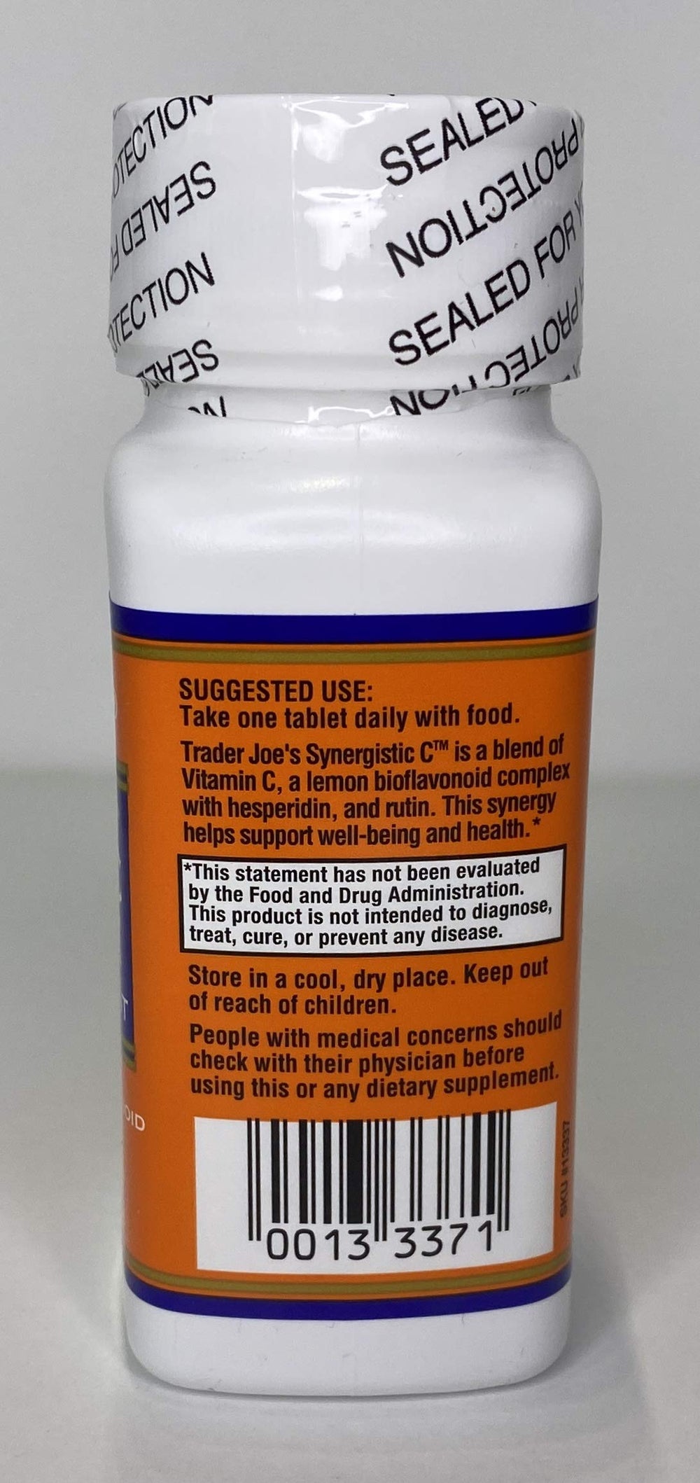 Close-up of bottle label showing 500 mg Vitamin C per tablet