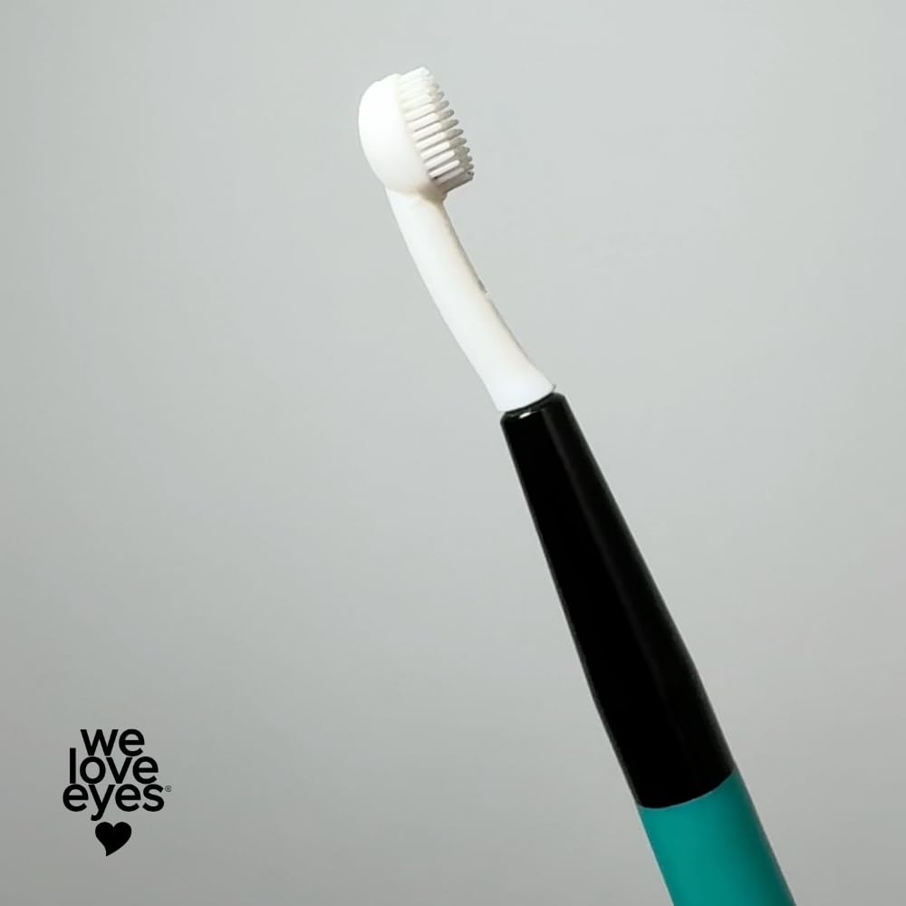 Close-up of bristles on the eyelid margin scrub brush