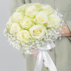 Centerpiece decor with 28-stem baby’s breath artificial flowers