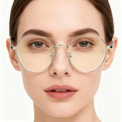 Kit contents showing screwdriver, 30 spare screws, and microfiber cloth