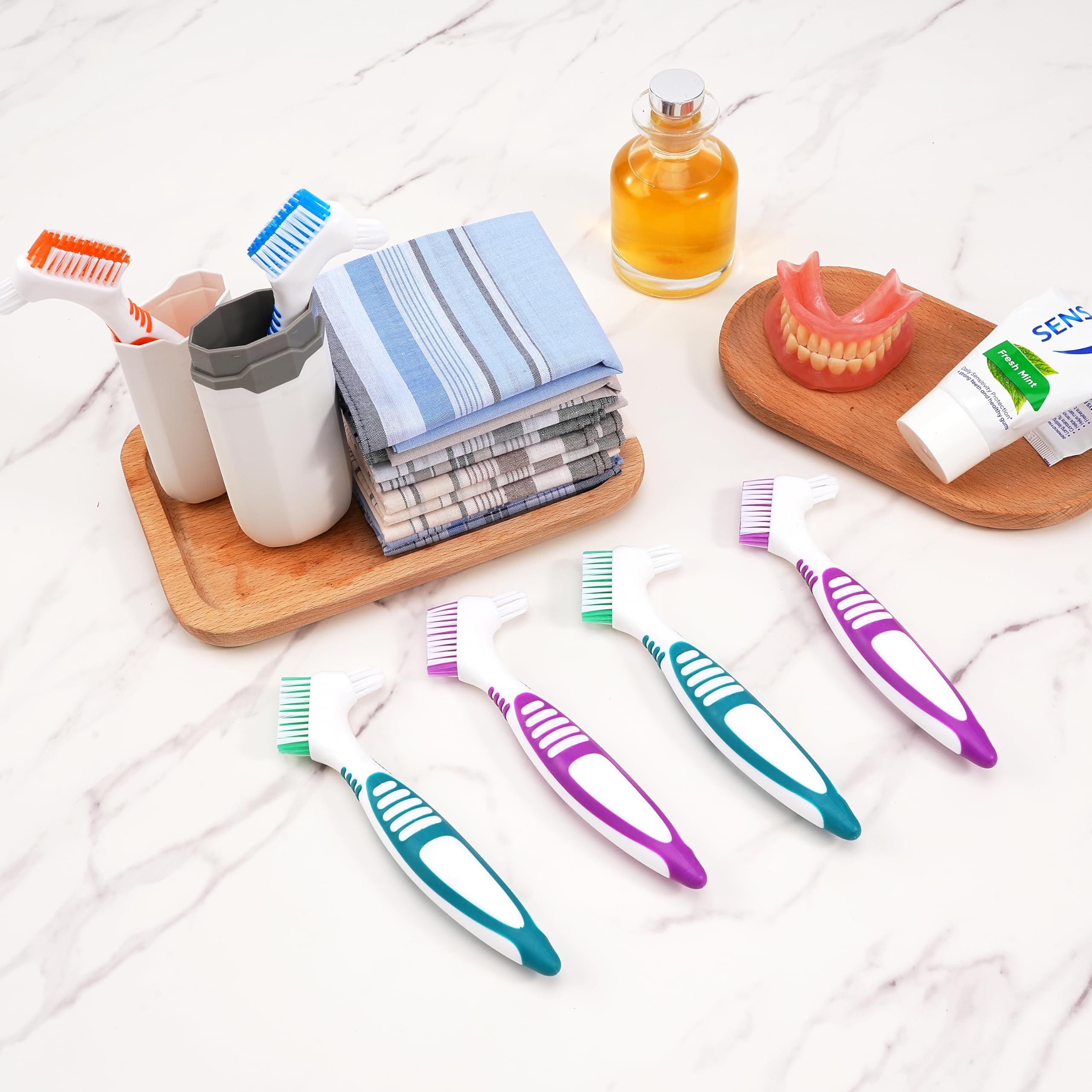 White carrying case accompanying the denture brush set