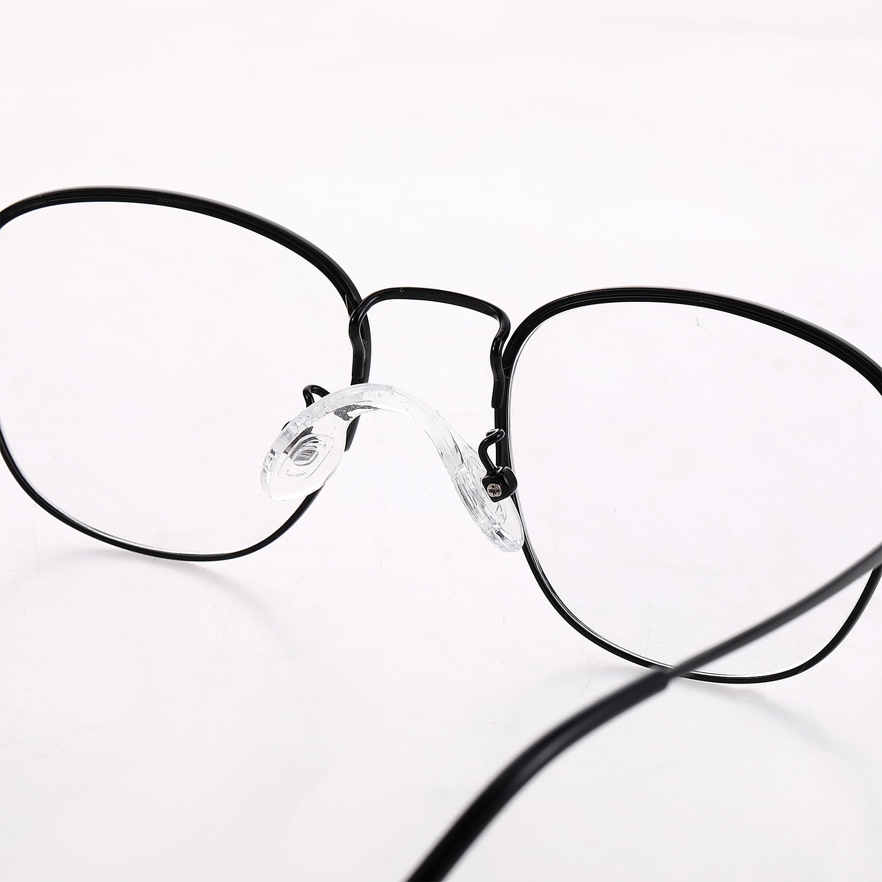 Packaging and product display: transparent nose pads
