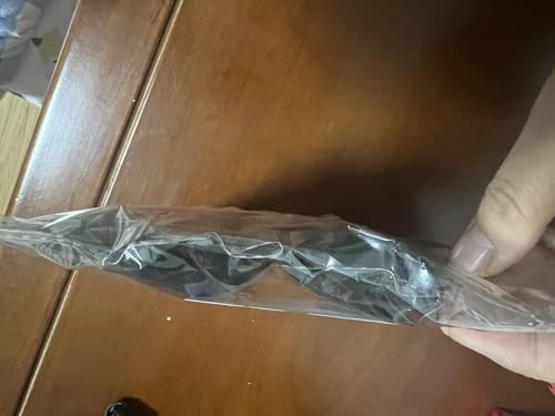 Close up of elastic bands and Velcro closure