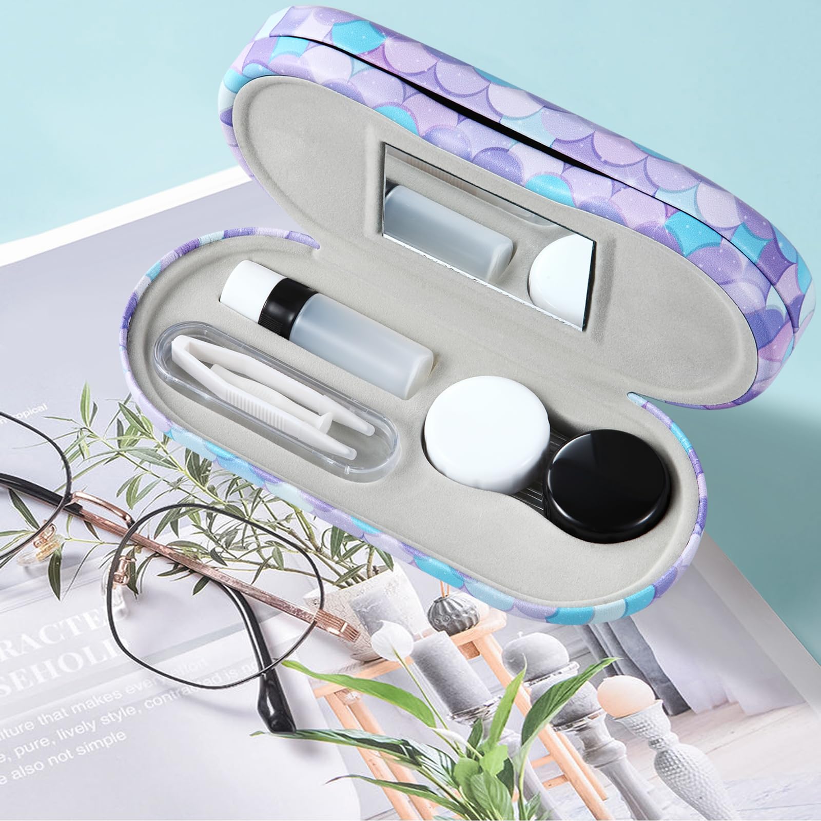 Front view showing separate sides for glasses and lens accessories