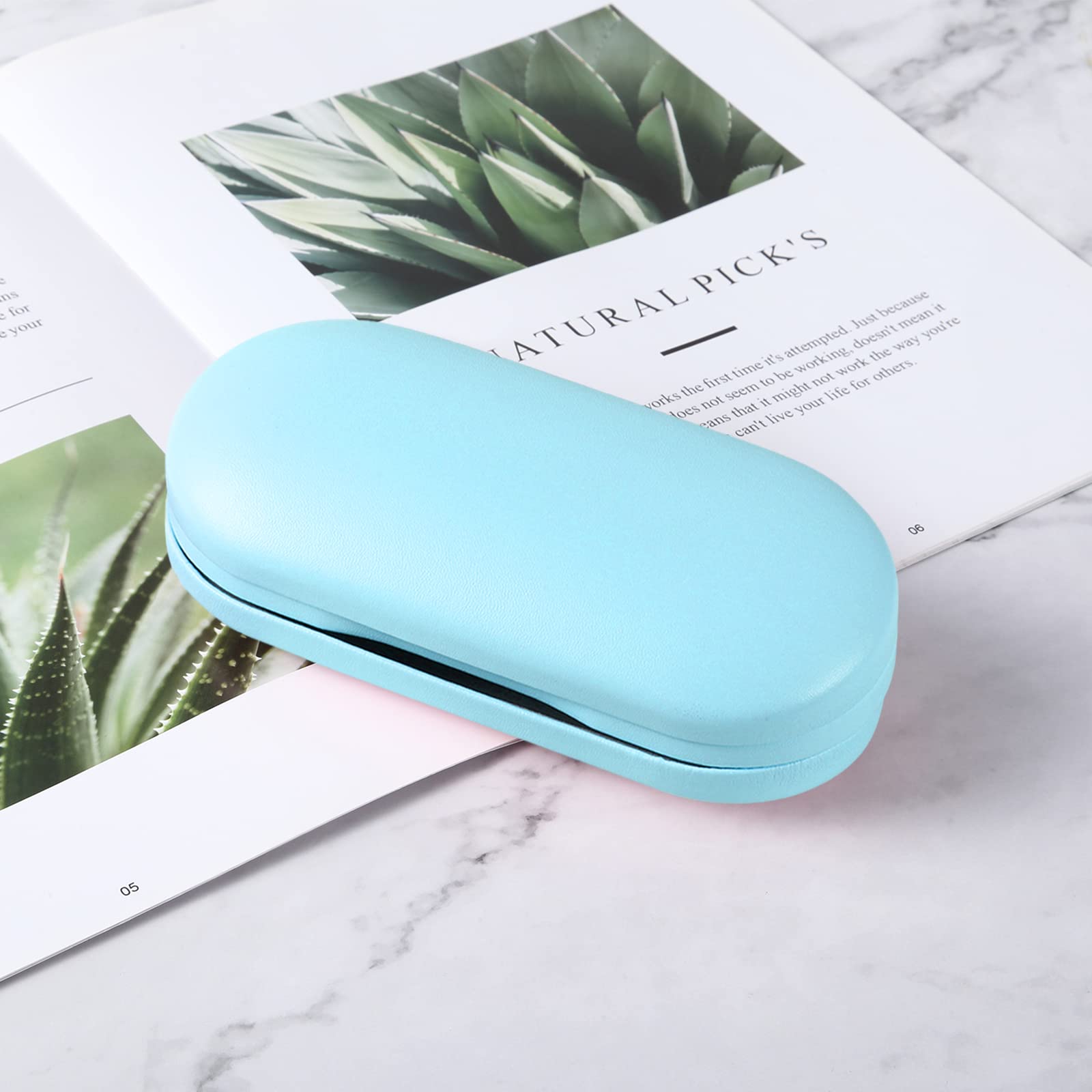 Built-in mirror on the case for on-the-go use