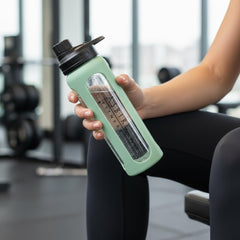 Close-up of pastel green cap on Asbirg 2.0 glass protein shaker
