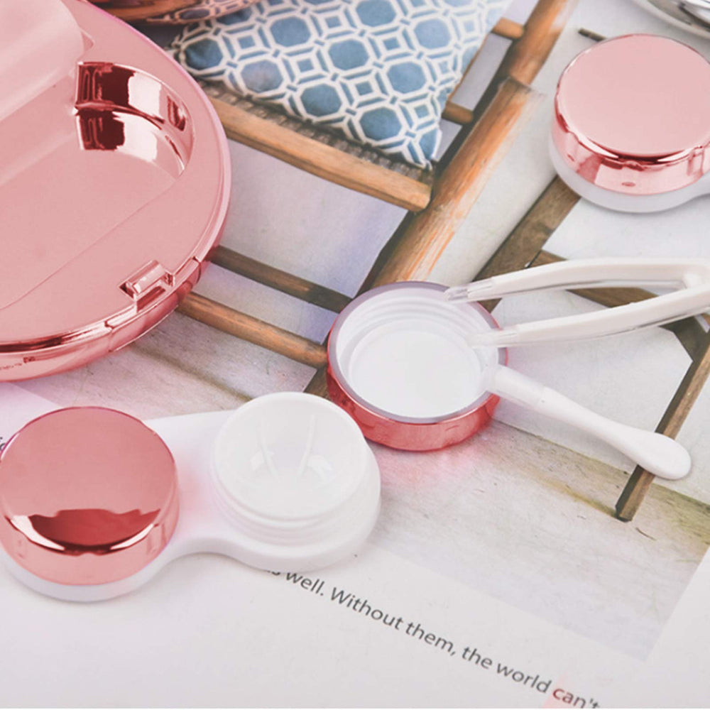 Compact and portable Aukvite lens case design