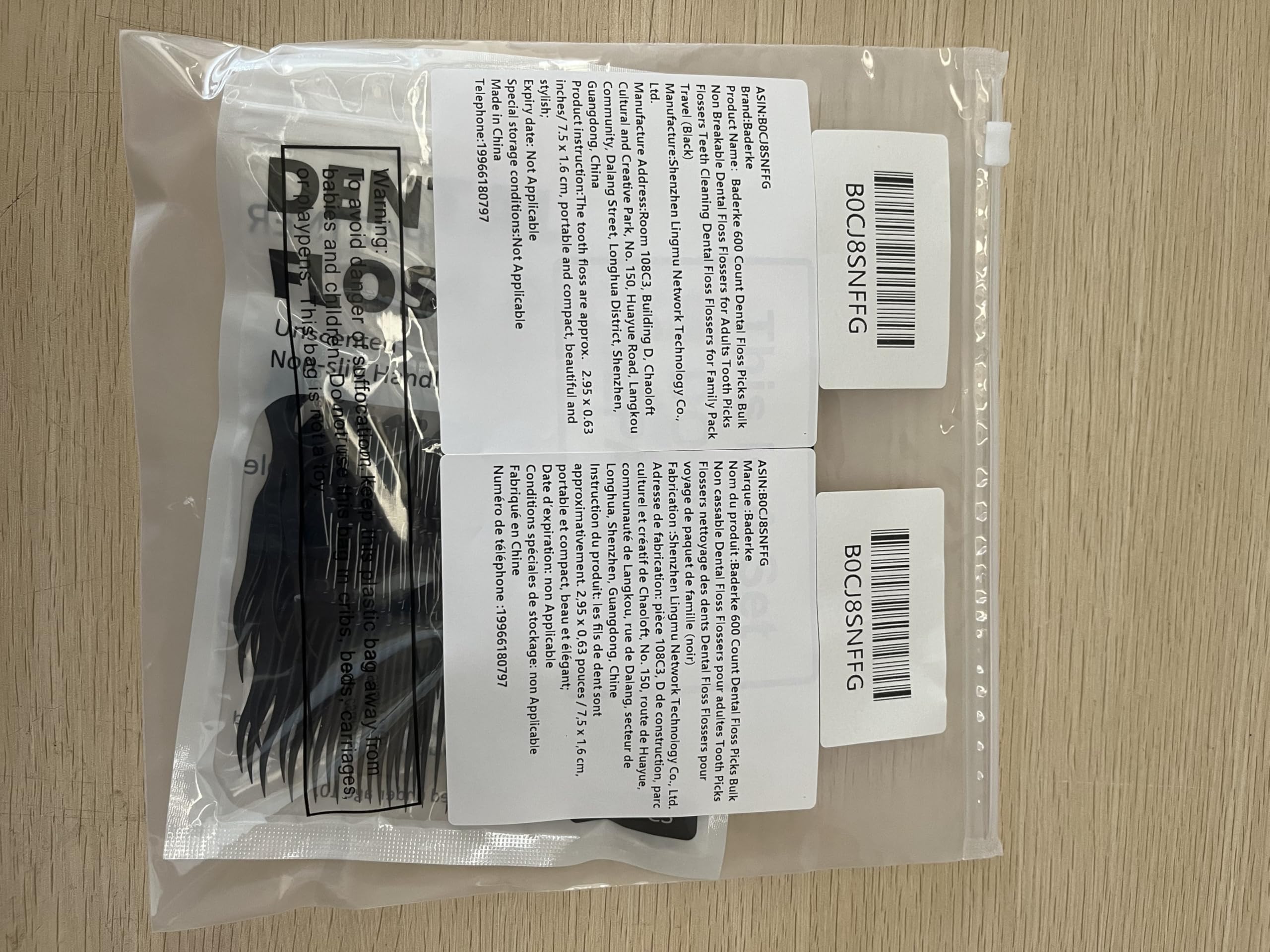 Portable floss picks with sturdy plastic handle