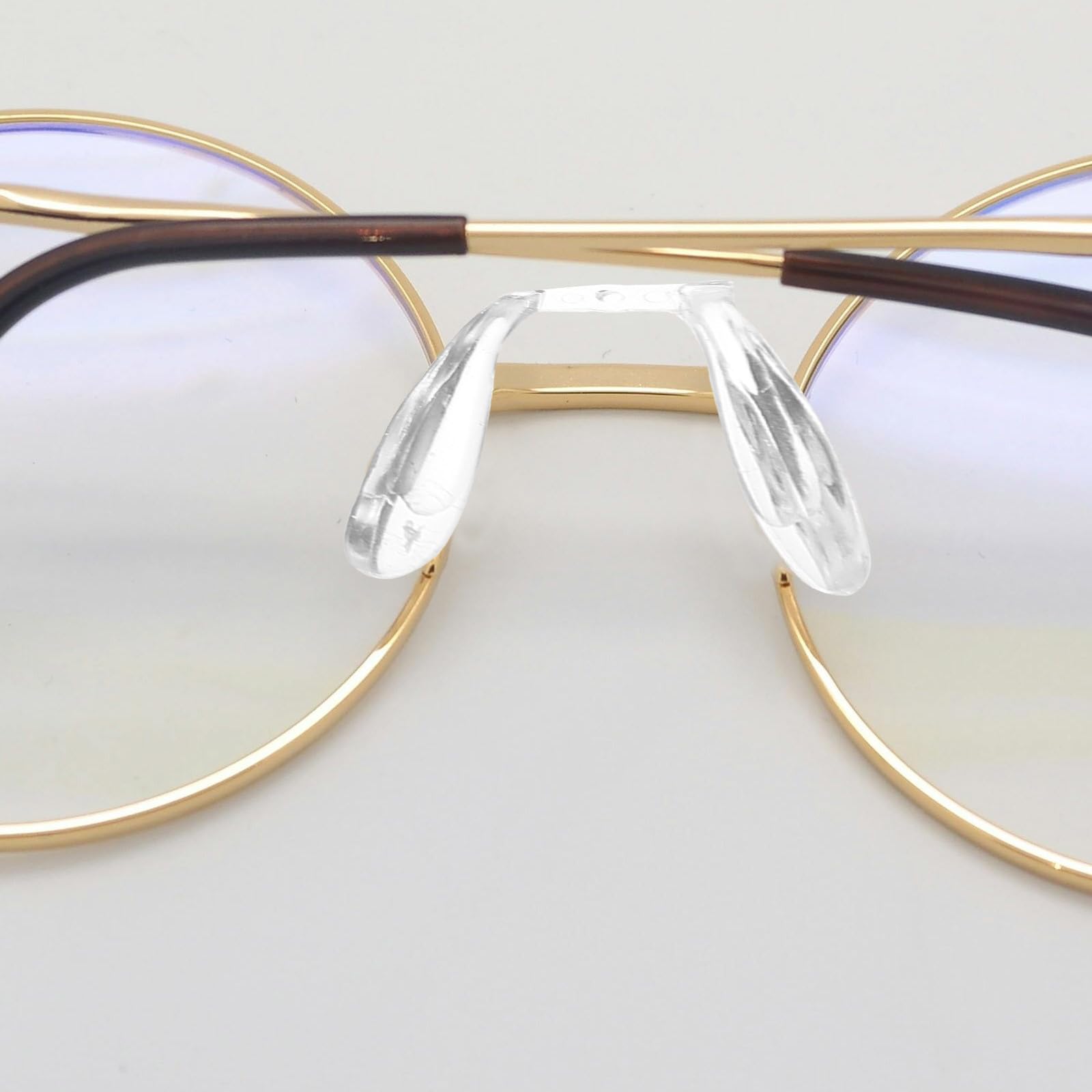Single-hole mounting design for kid's frames