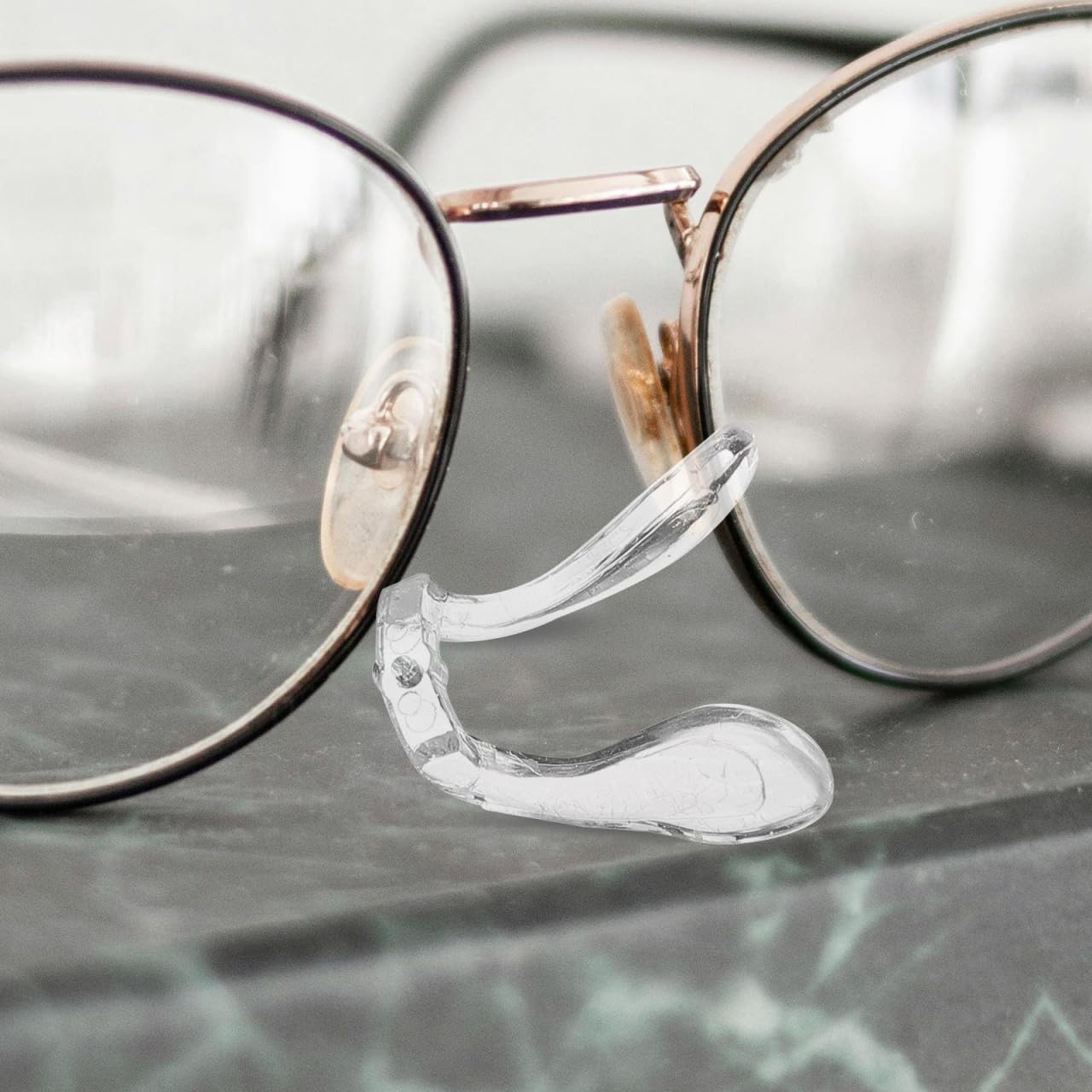 Easy adjustment with secure attachment to frames