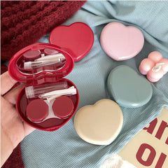 Multiple red heart-shaped BEDARTIST lens cases in a set
