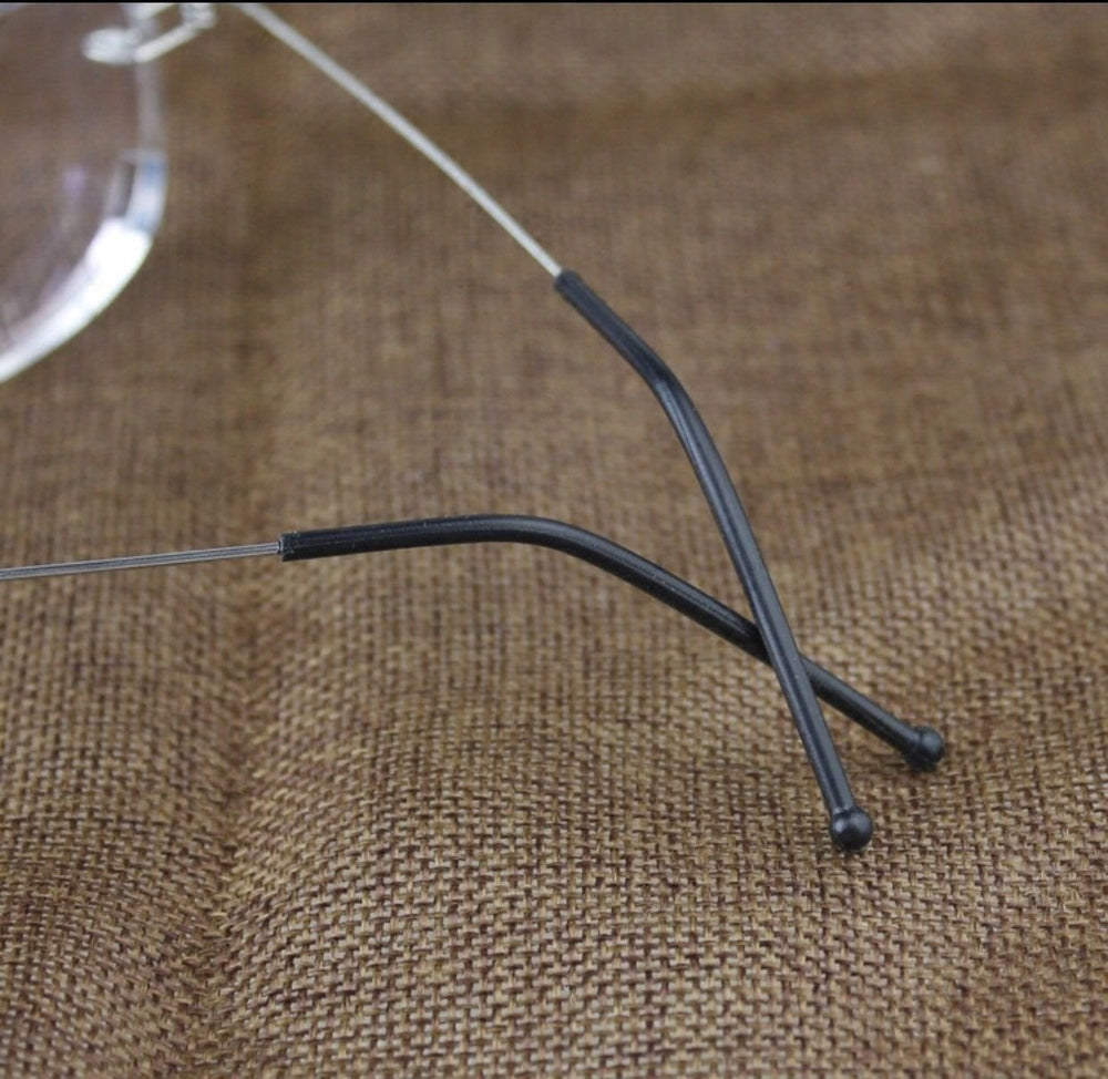 Close-up BEHLINE temple tips Black 70mm angle view