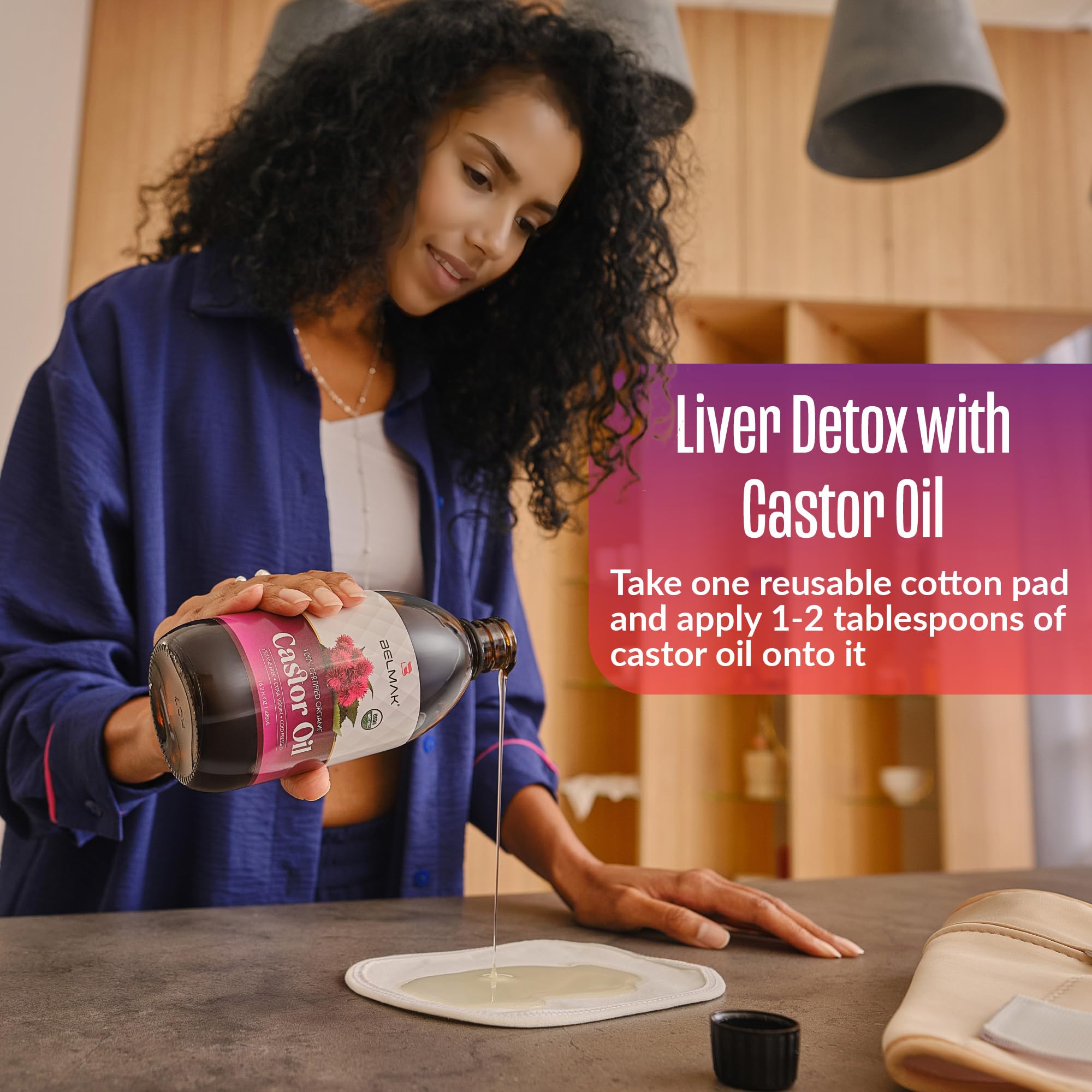 Five organic cotton pads for applying castor oil