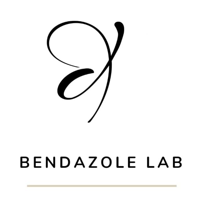 Close-up of Bendazole Lab capsules