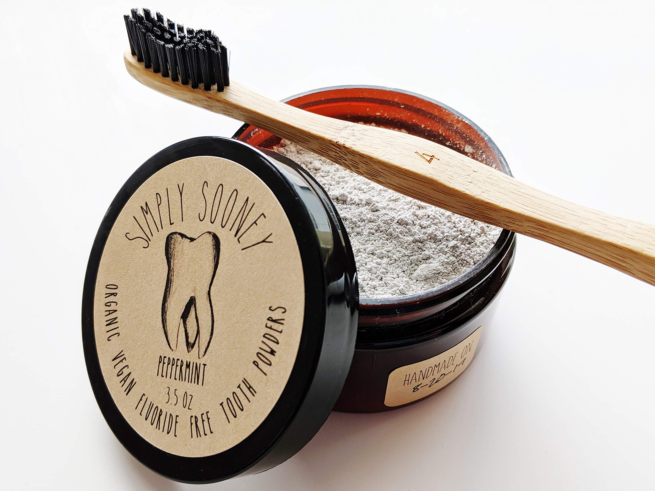 Bentonite clay and minerals for toothpaste powder