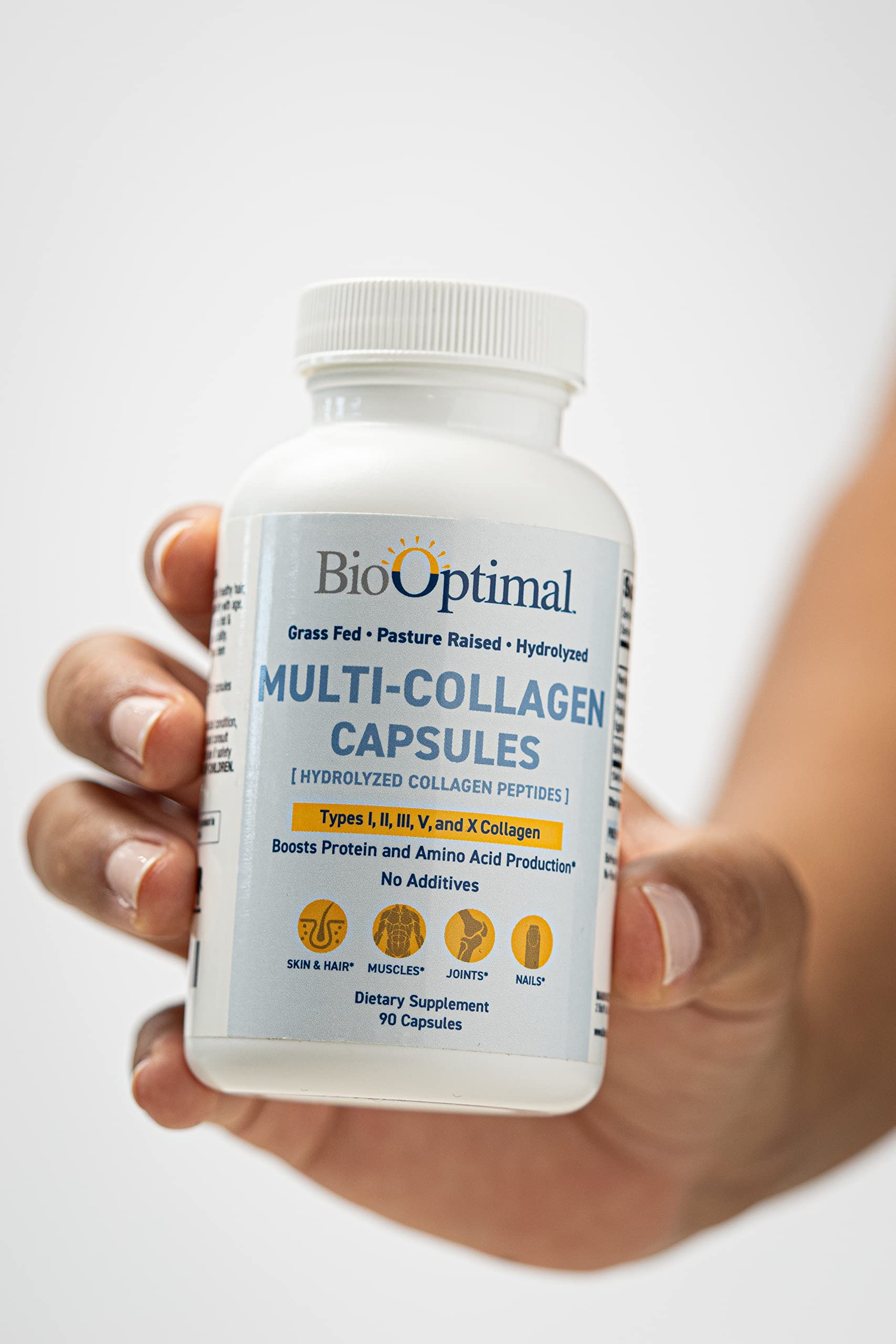 Illustration of grass-fed and pasture-raised collagen sources