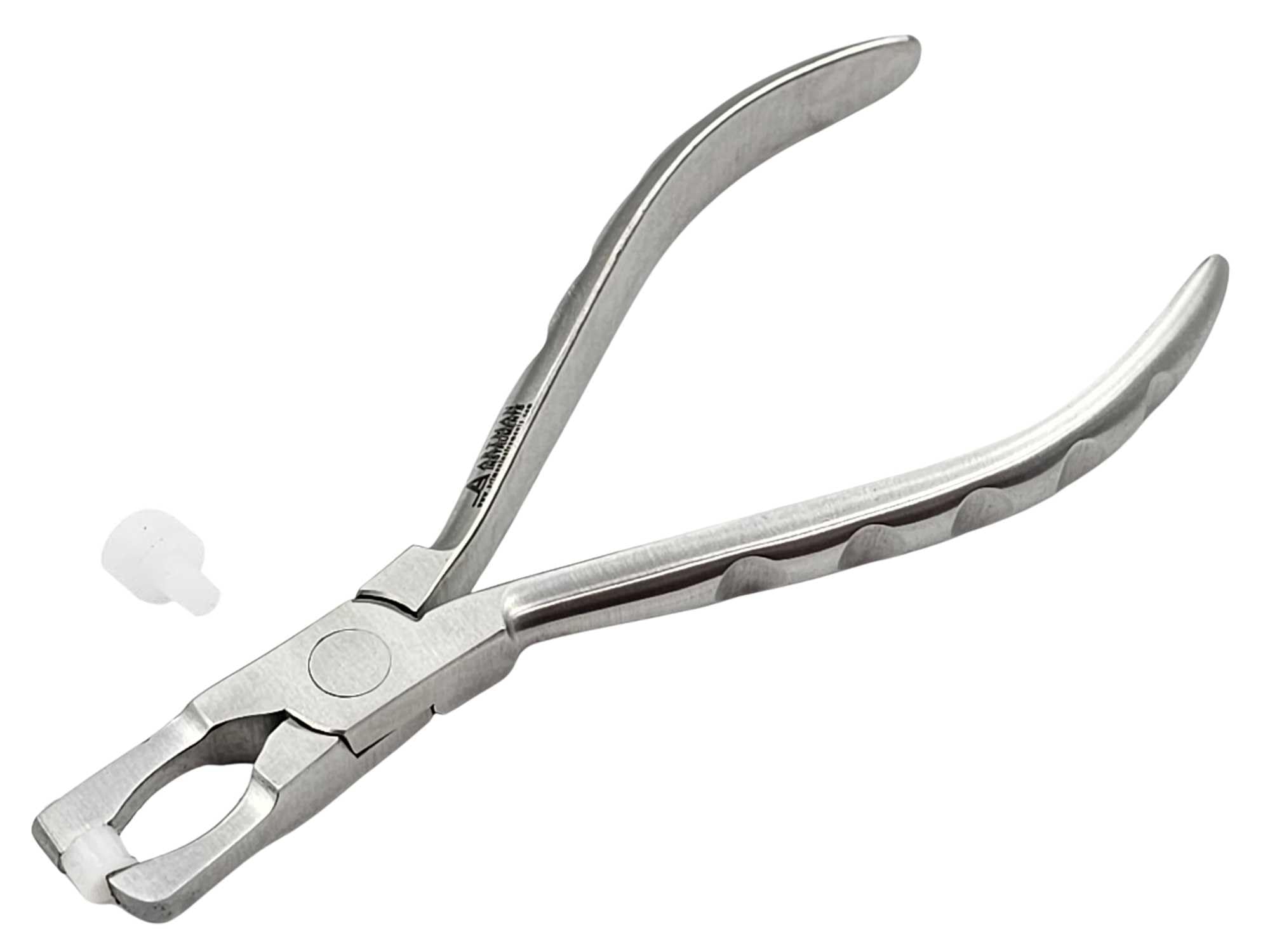 Tool engaging braces wire to be cut