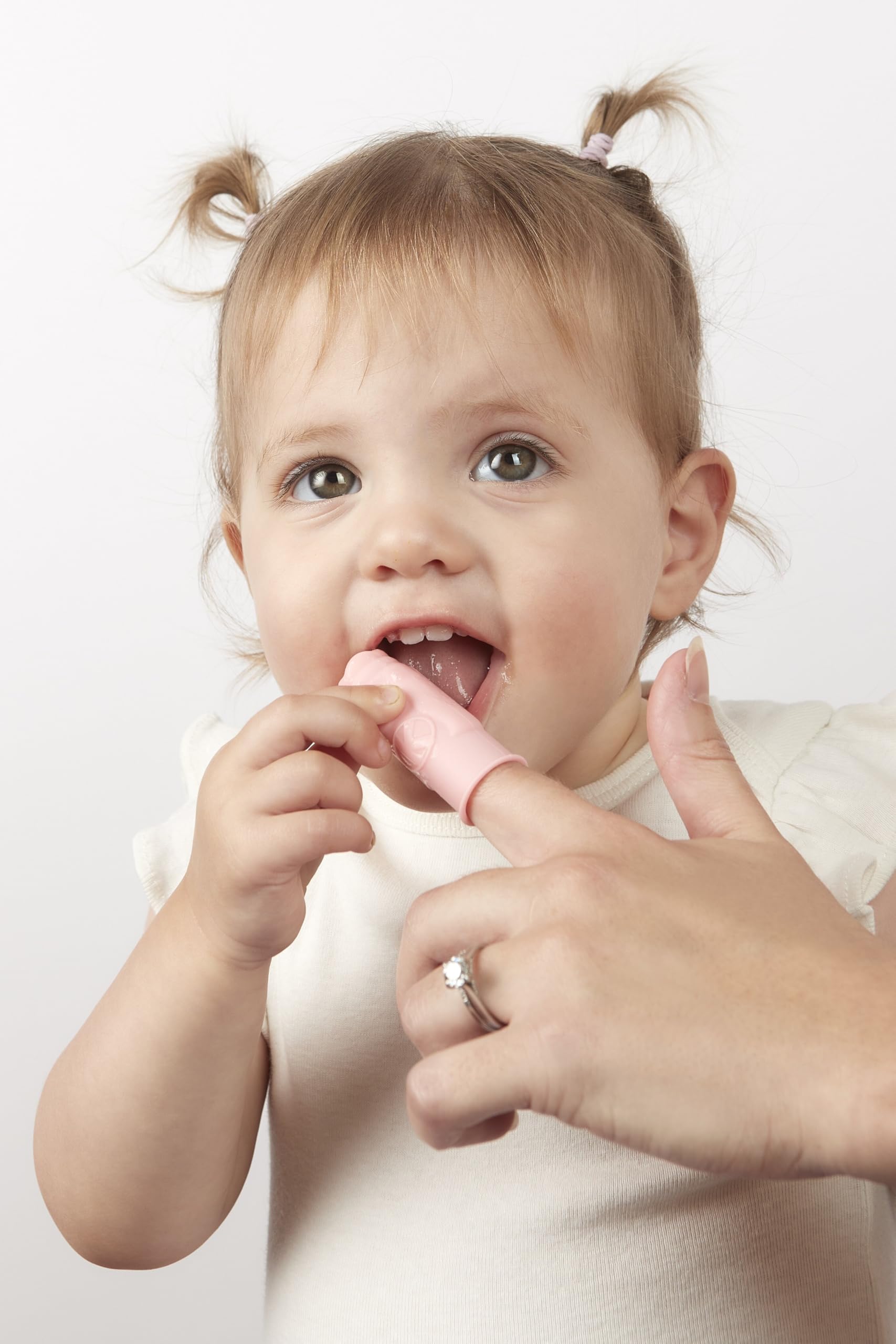 Built-in bite block protects fingers during brushing