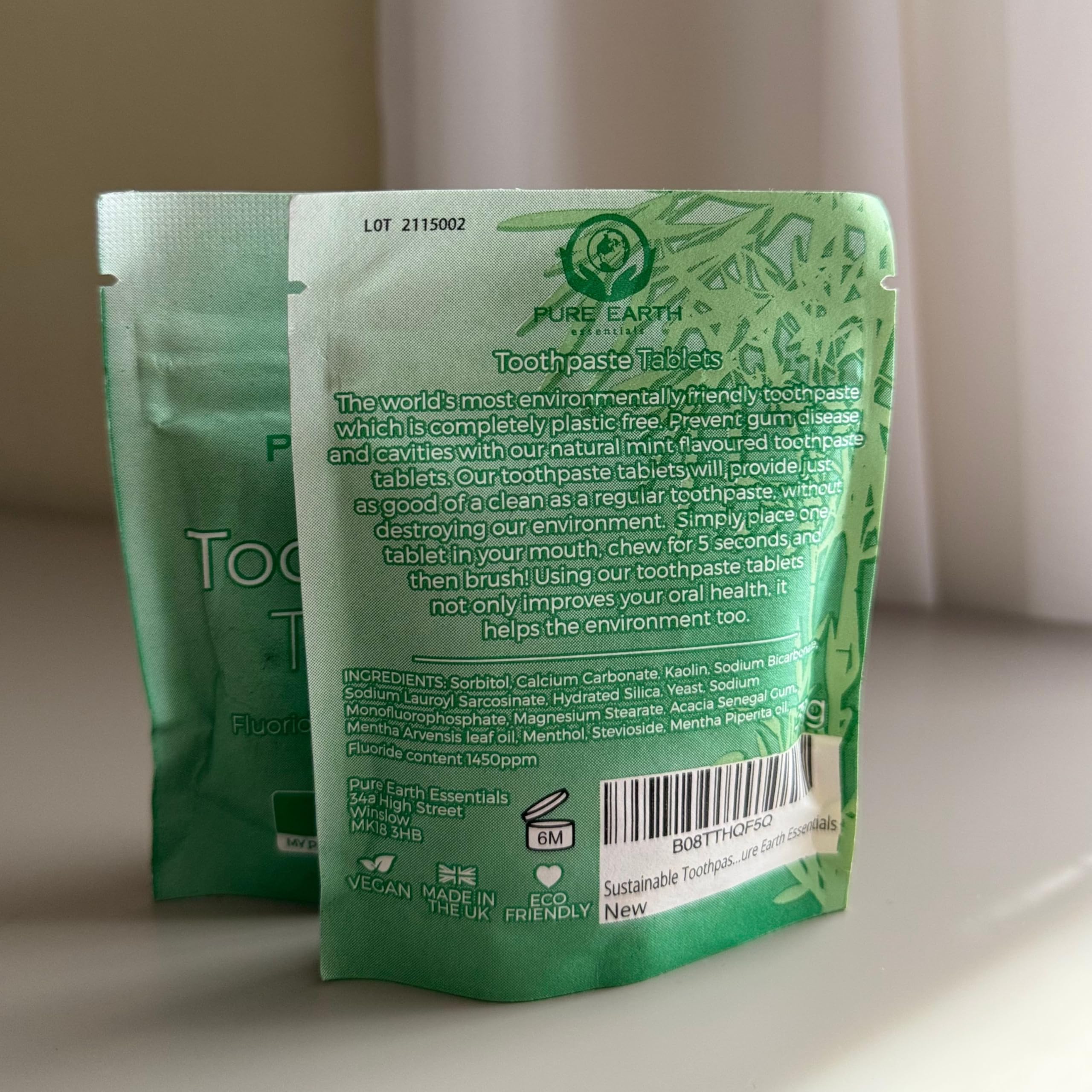 Calcium carbonate in toothpaste tablet for plaque removal