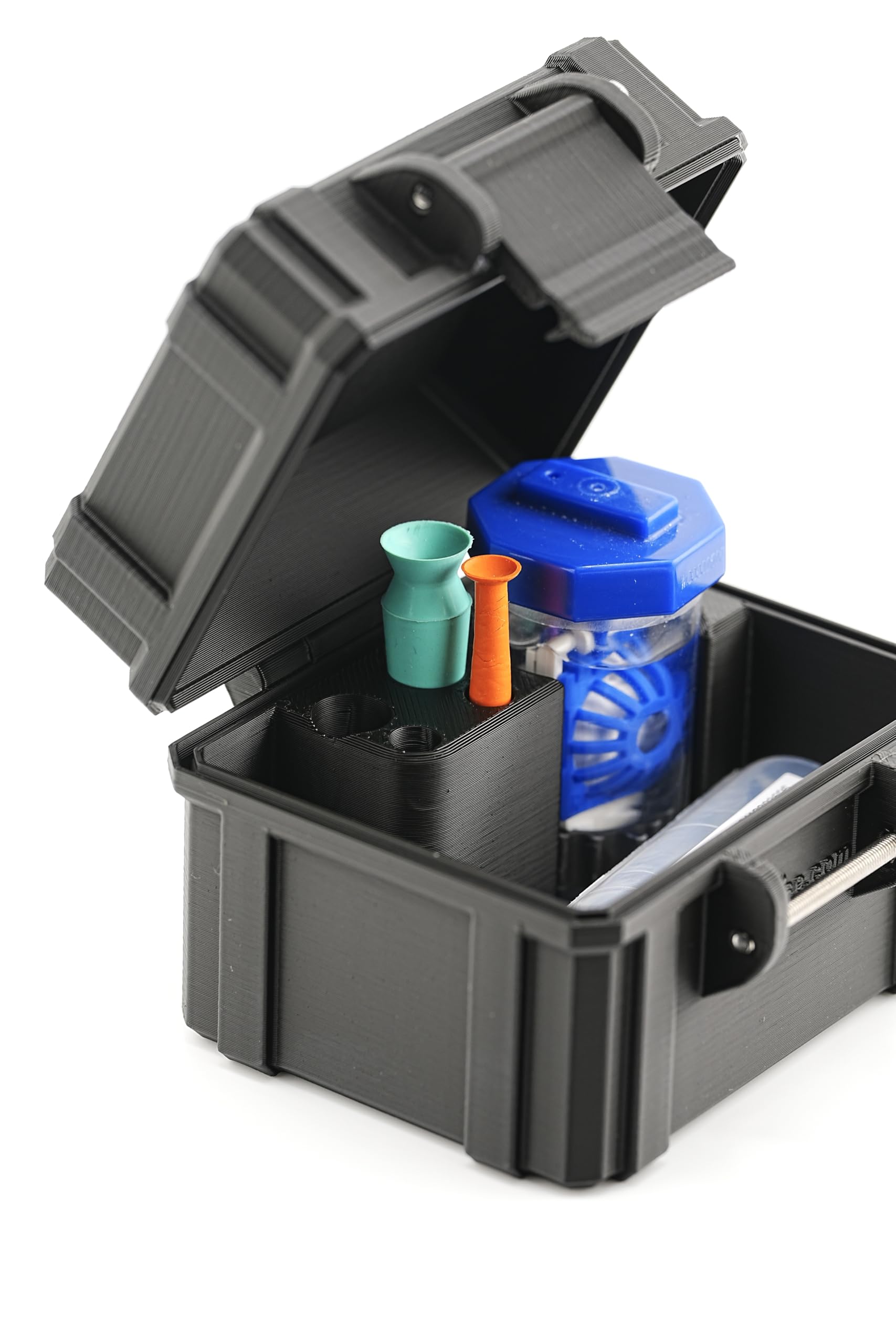 Case lid with secure latch in engaged position