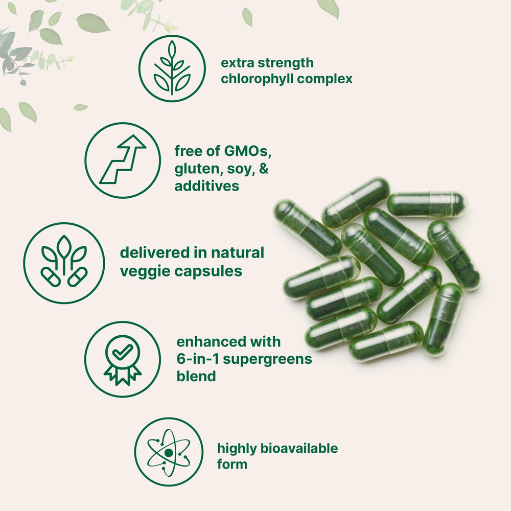 Spirulina and chlorella powders with a scoop