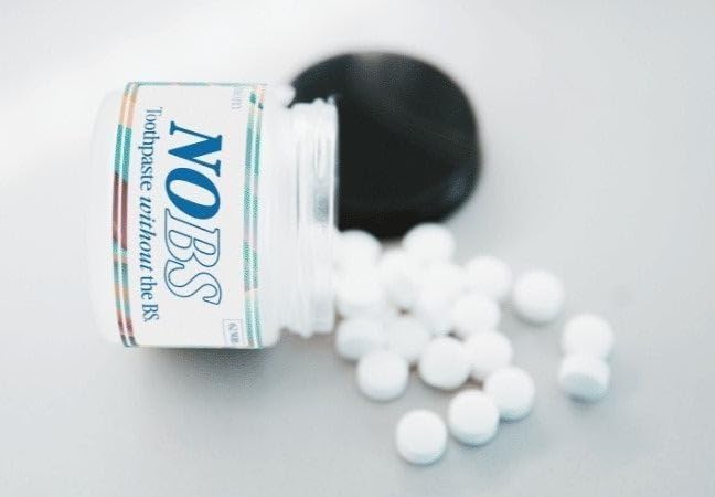 Clean ingredients label with no artificial dyes