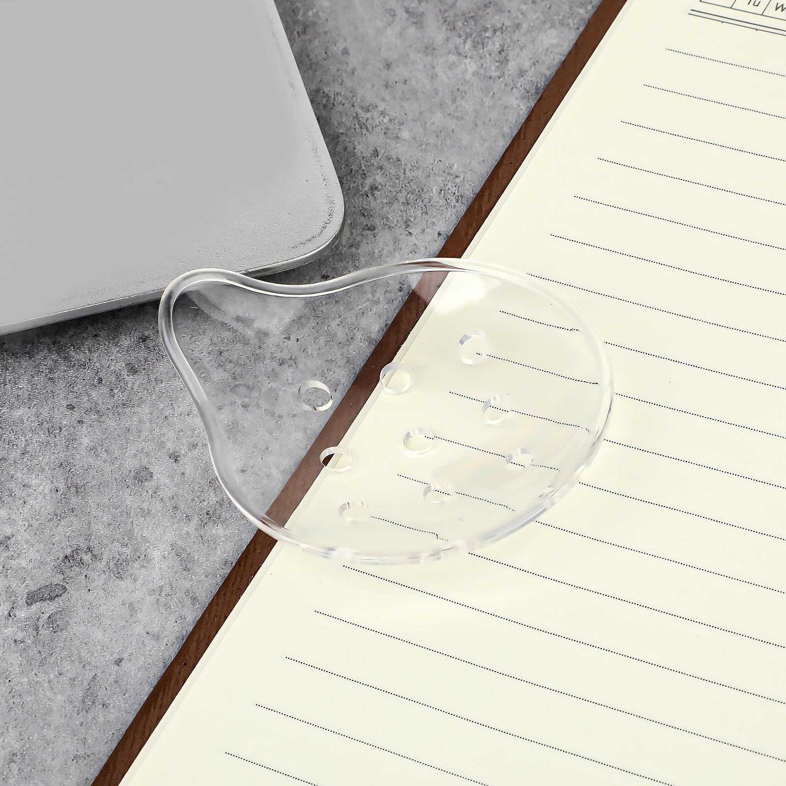 Spoon-shaped design for a better fit