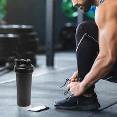 Leak-proof screw-on lid with flip cap on DKMambo shaker
