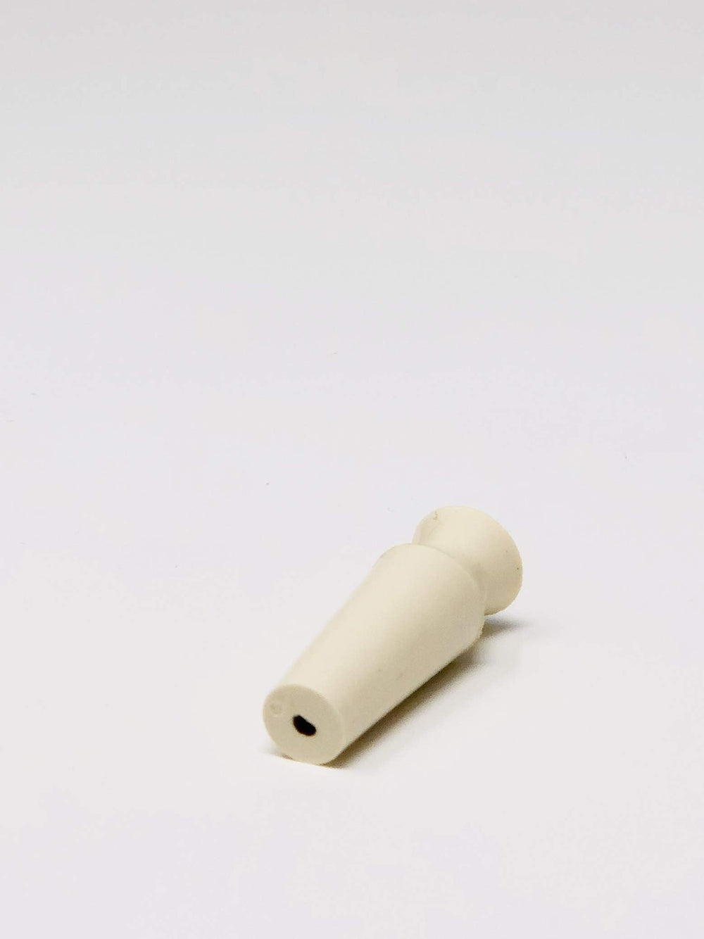 Usage-ready DMV Vented Scleral Cup Hybrid Lens Inserter White with hybrid lens