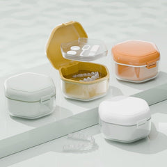 Closed portable retainer case with moisture-proof seal