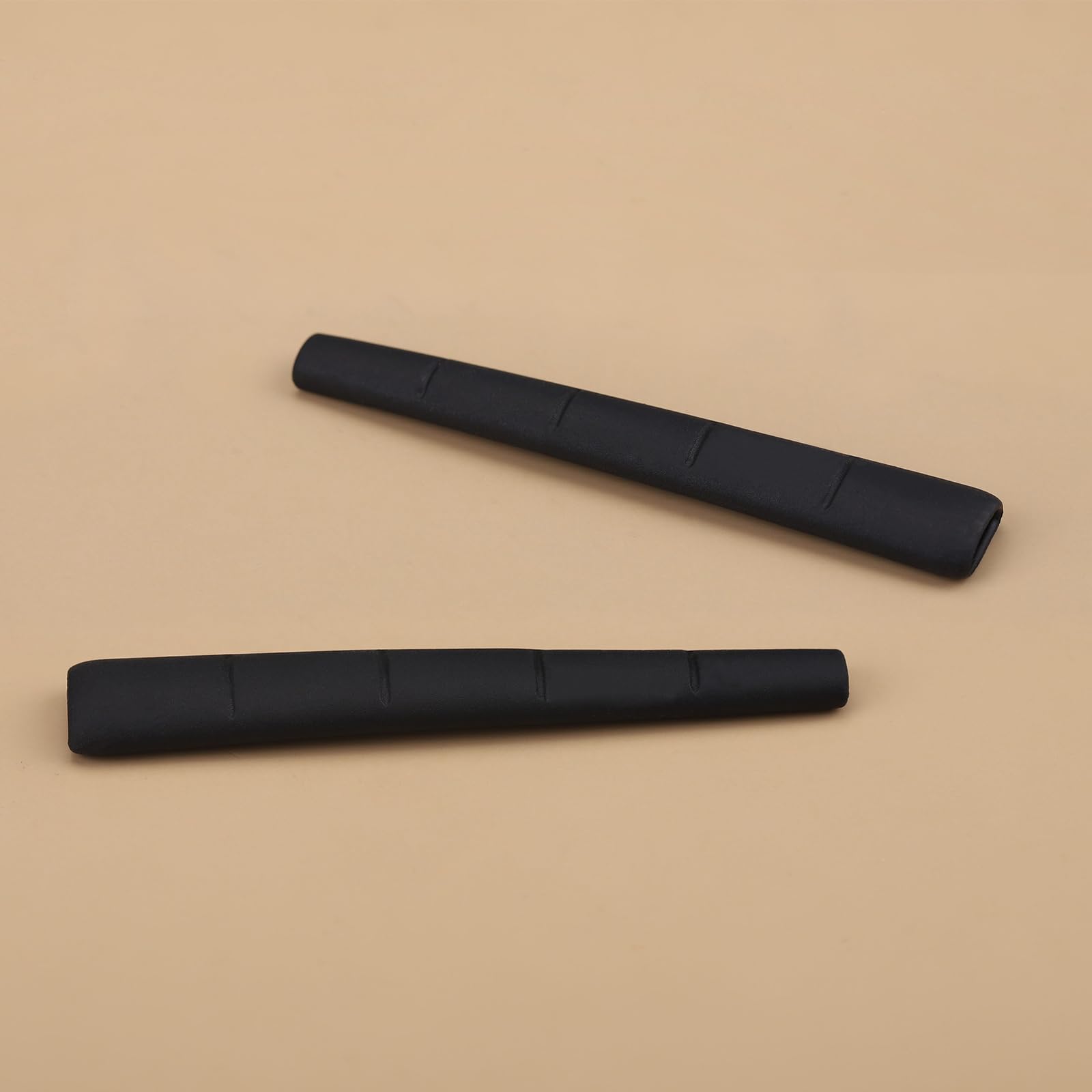 Kit contents: four nose pads, two bases, two earsocks