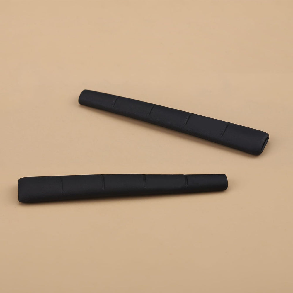 Kit contents: four nose pads, two bases, two earsocks