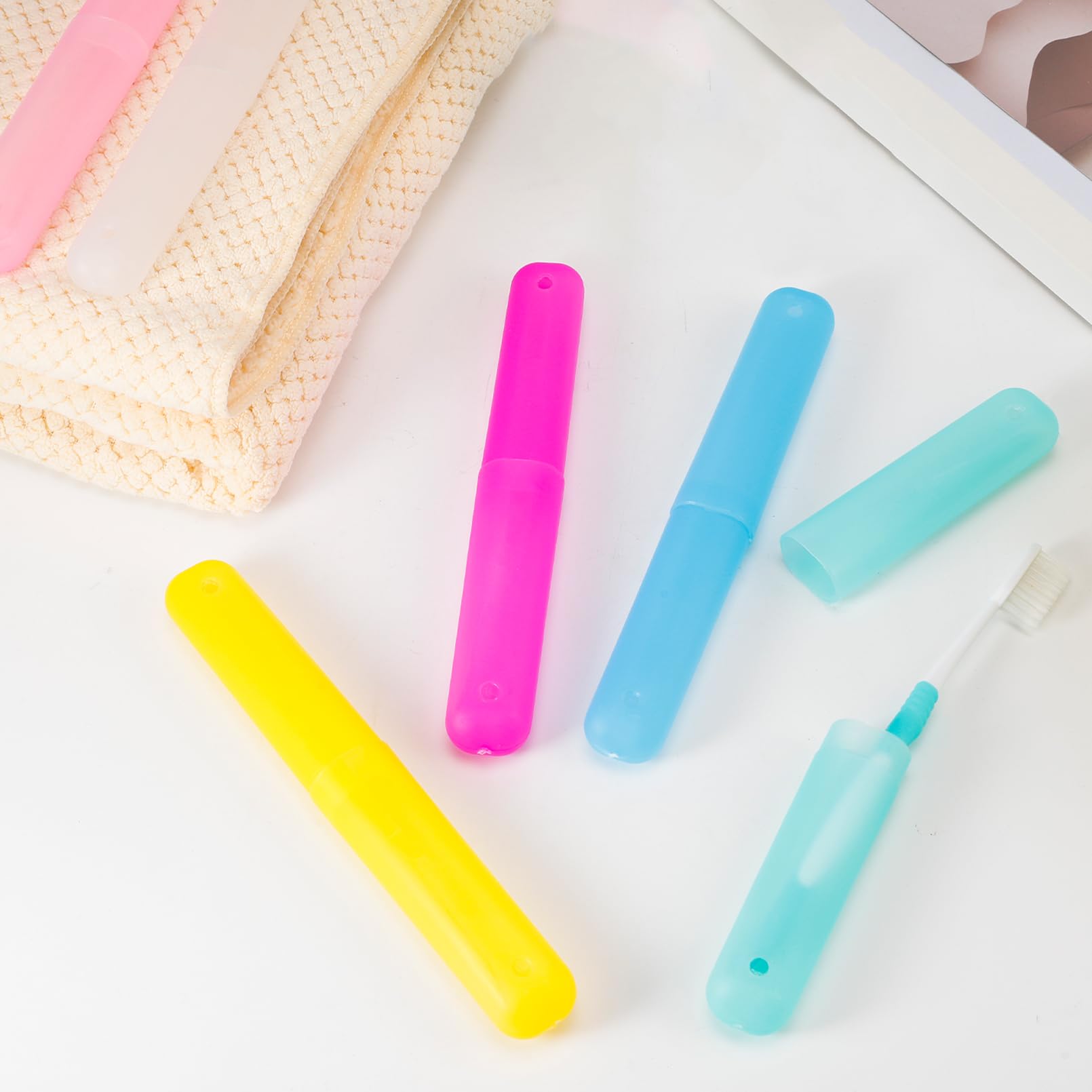 Dyrfolm 24-piece toothbrush case set in white color