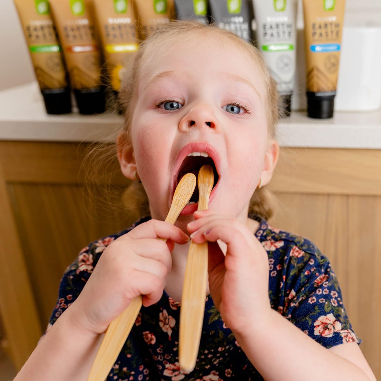 Healthy, natural toothpaste benefits highlight