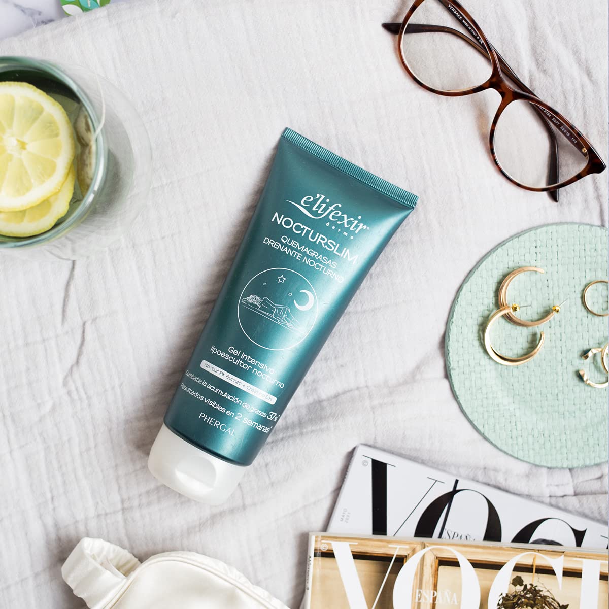 Gel being massaged into hips for contouring