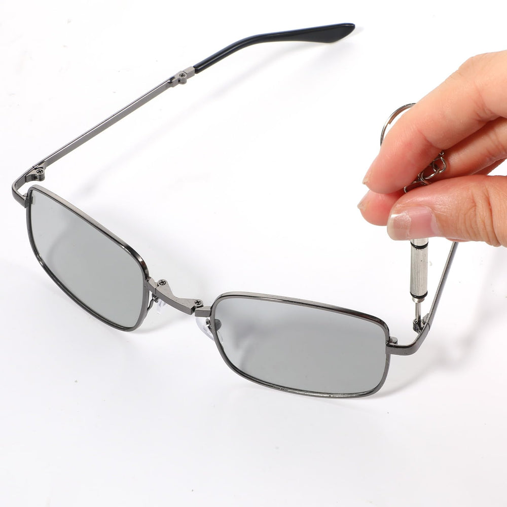 Materials: plastic and stainless steel components