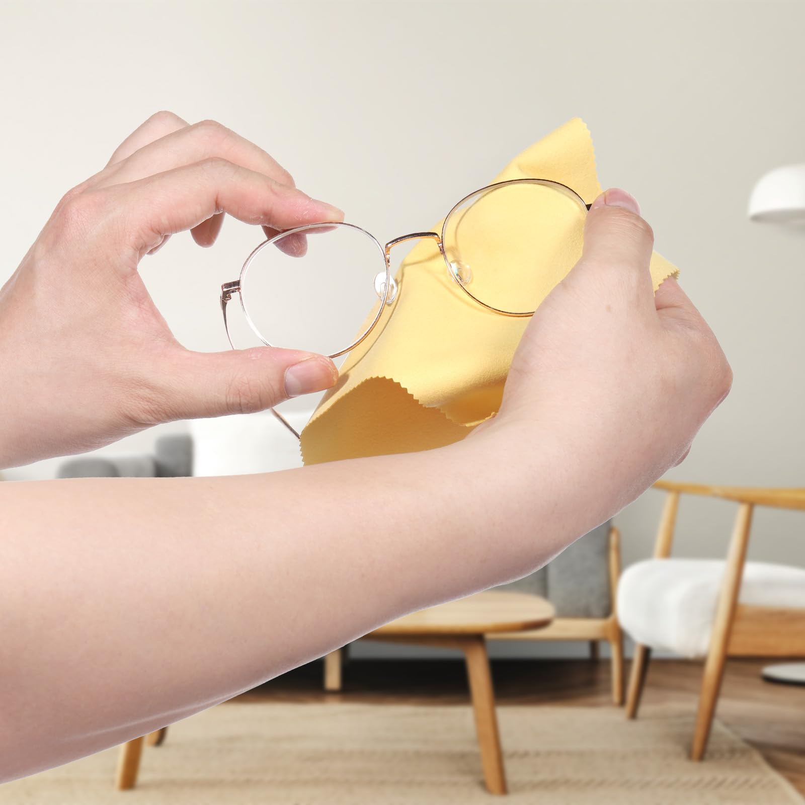 Two polyester glasses cloths included