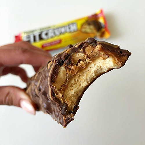 FitCrunch nutrition panel close-up confirms 16g protein and 3g sugar per bar.