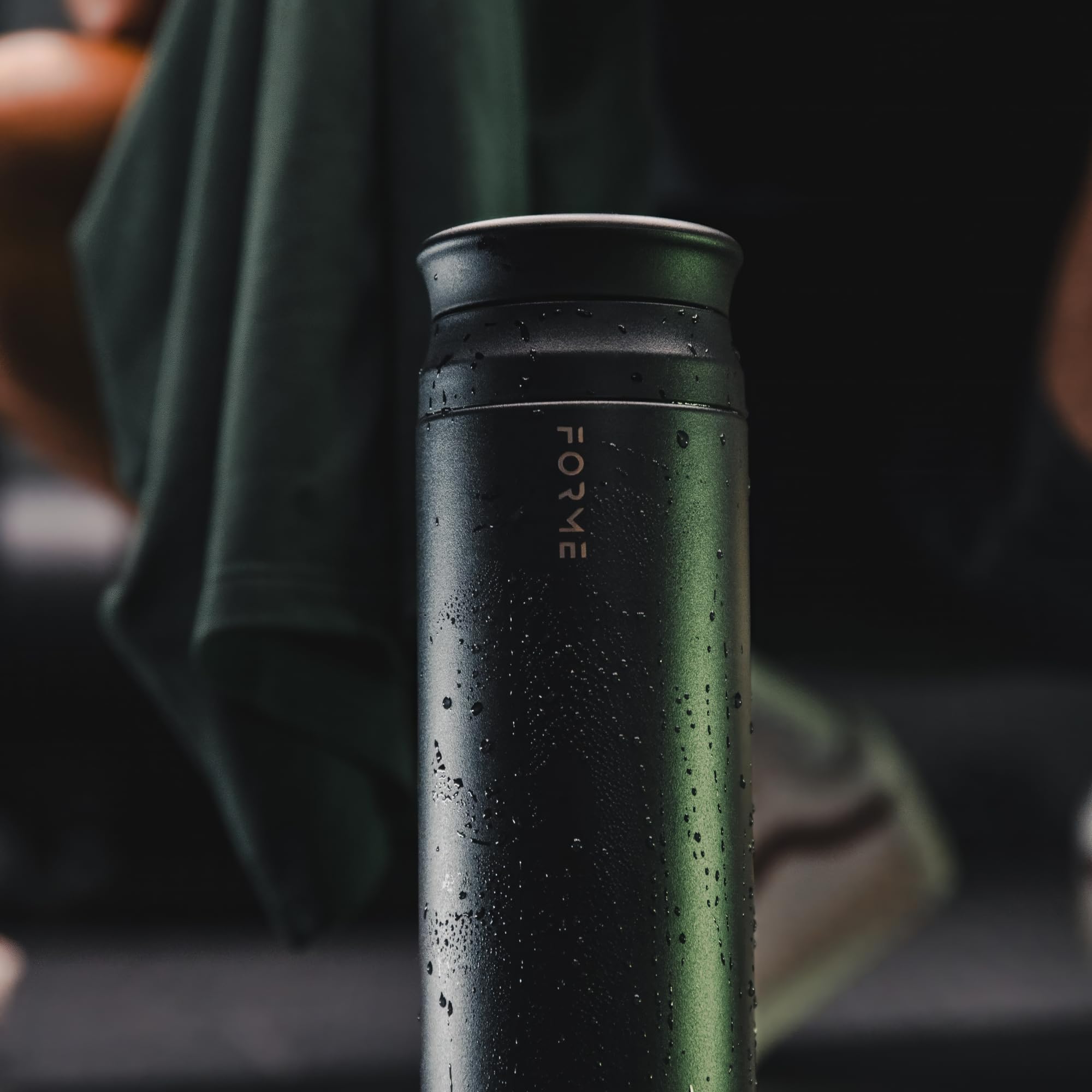 FORME blender shaker bottle leakproof lid demonstrated for secure gym bag transport