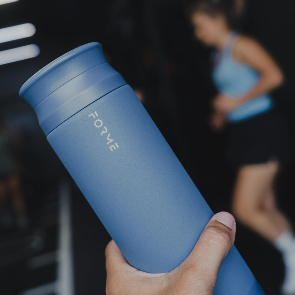 FORME double-wall insulation keeps drinks cold or hot in slate blue