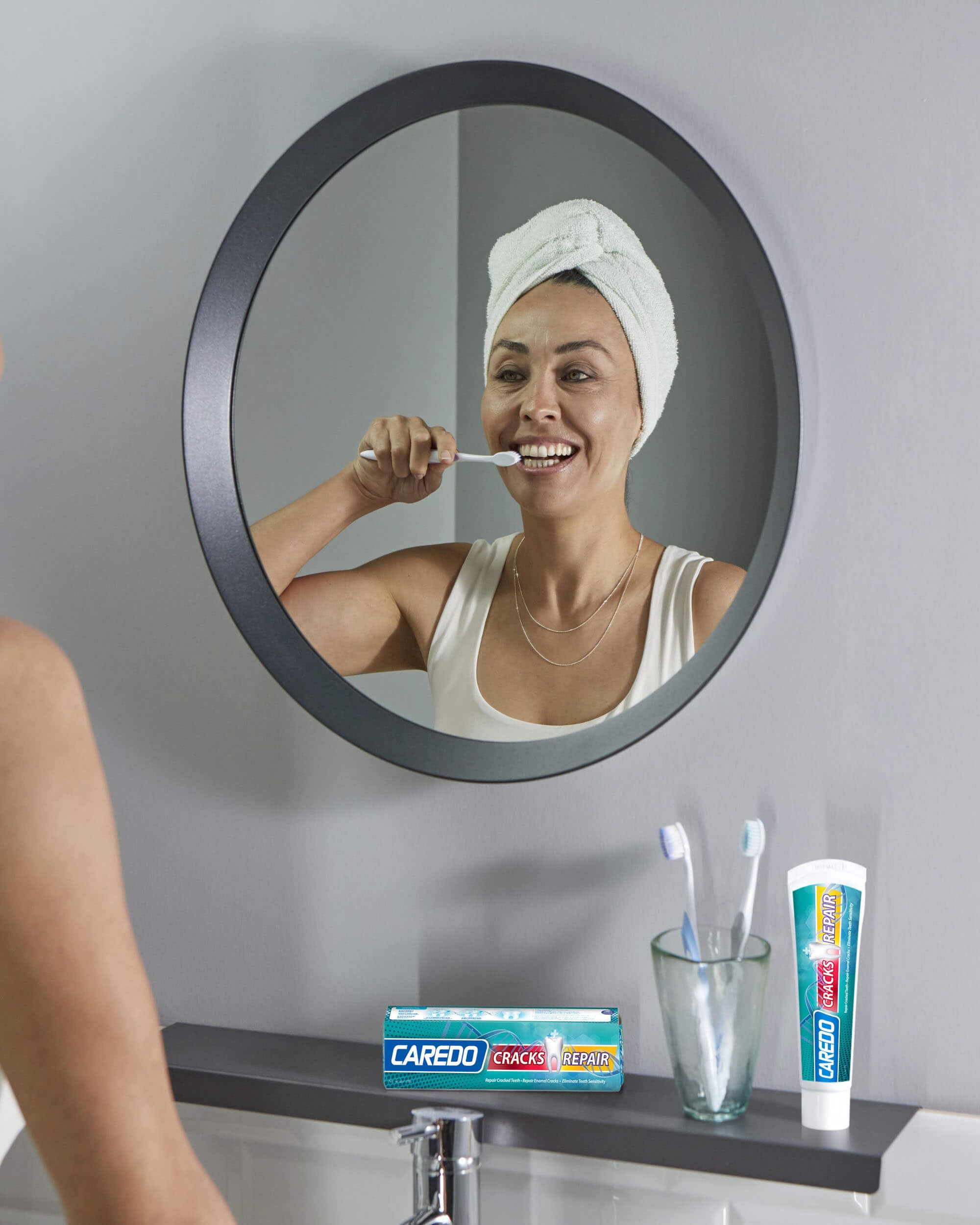 Tooth protected from chipping and sensitivity relief
