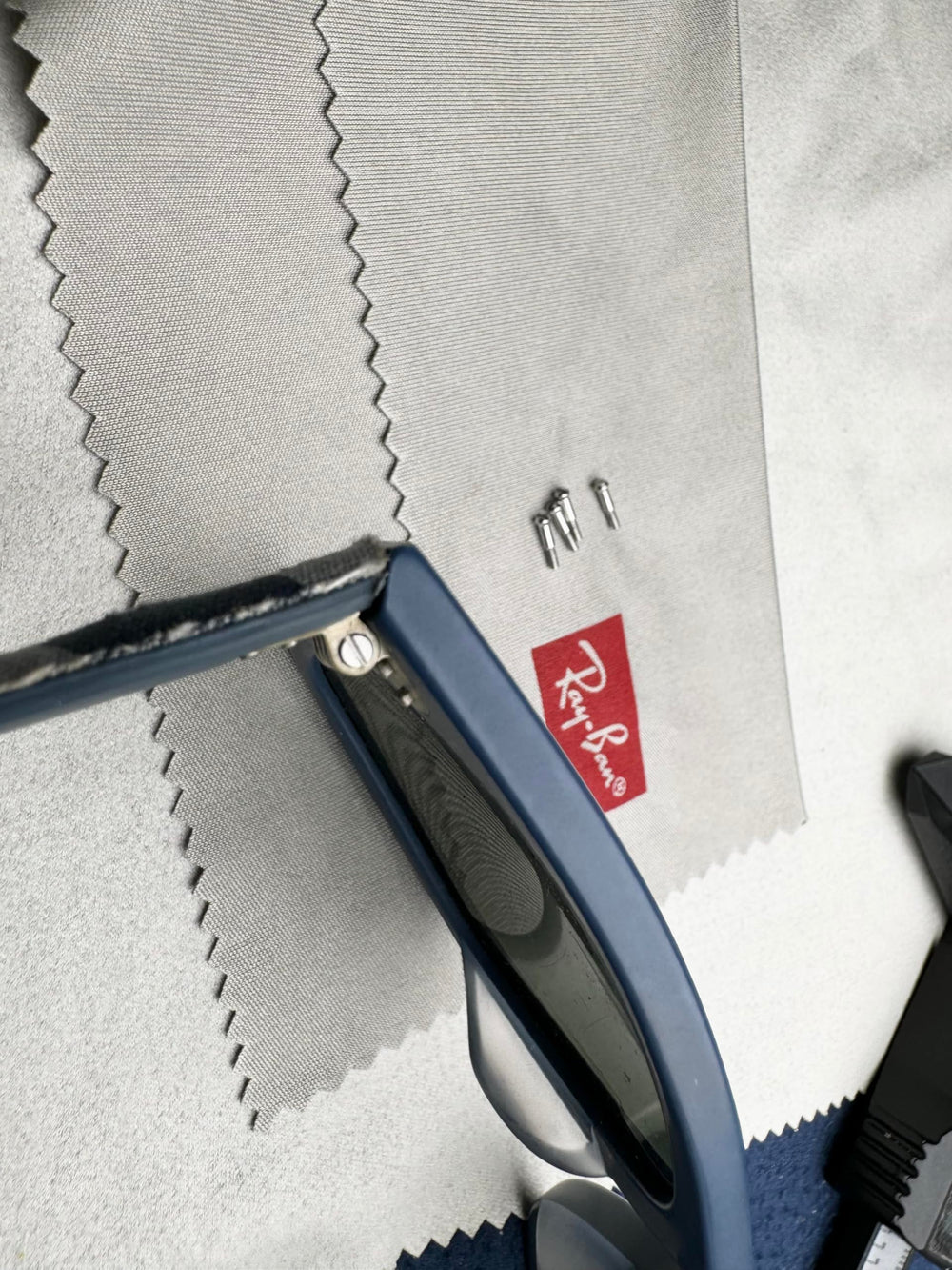 Compatibility with 7-barrel hinges for various Wayfarer models