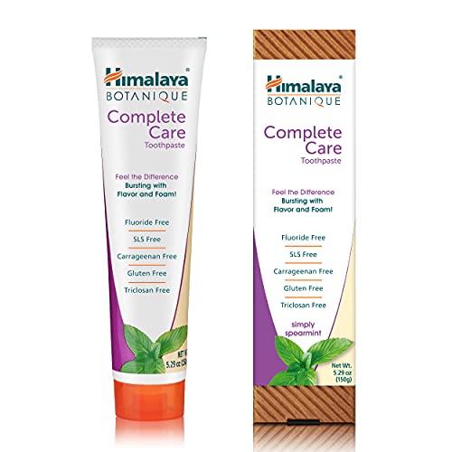 Spearmint toothpaste tube with Himalaya Botanique branding