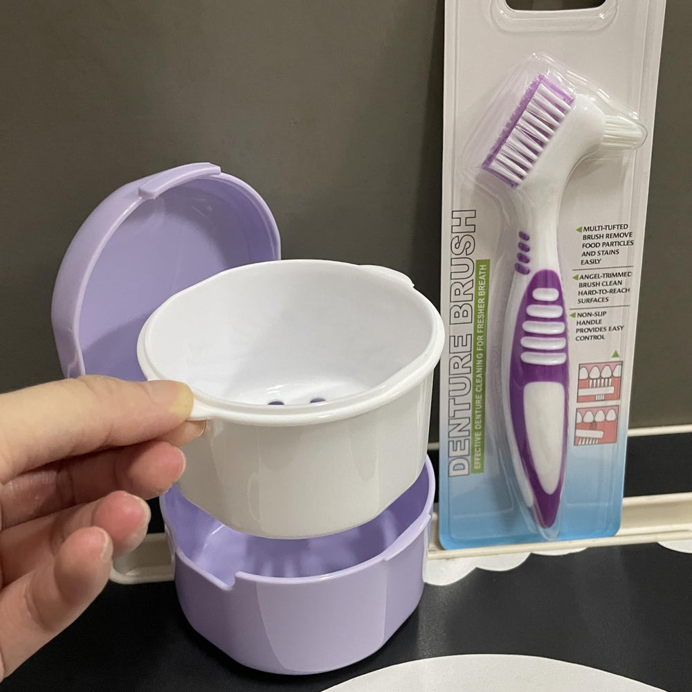 Denture case with two-side handles for easy lifting