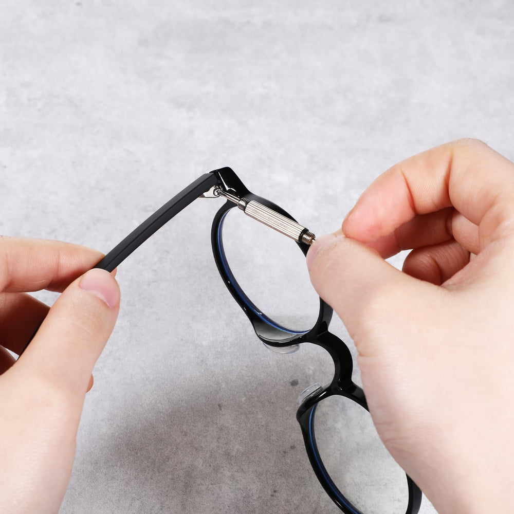 Screwdriver and washers for easy installation