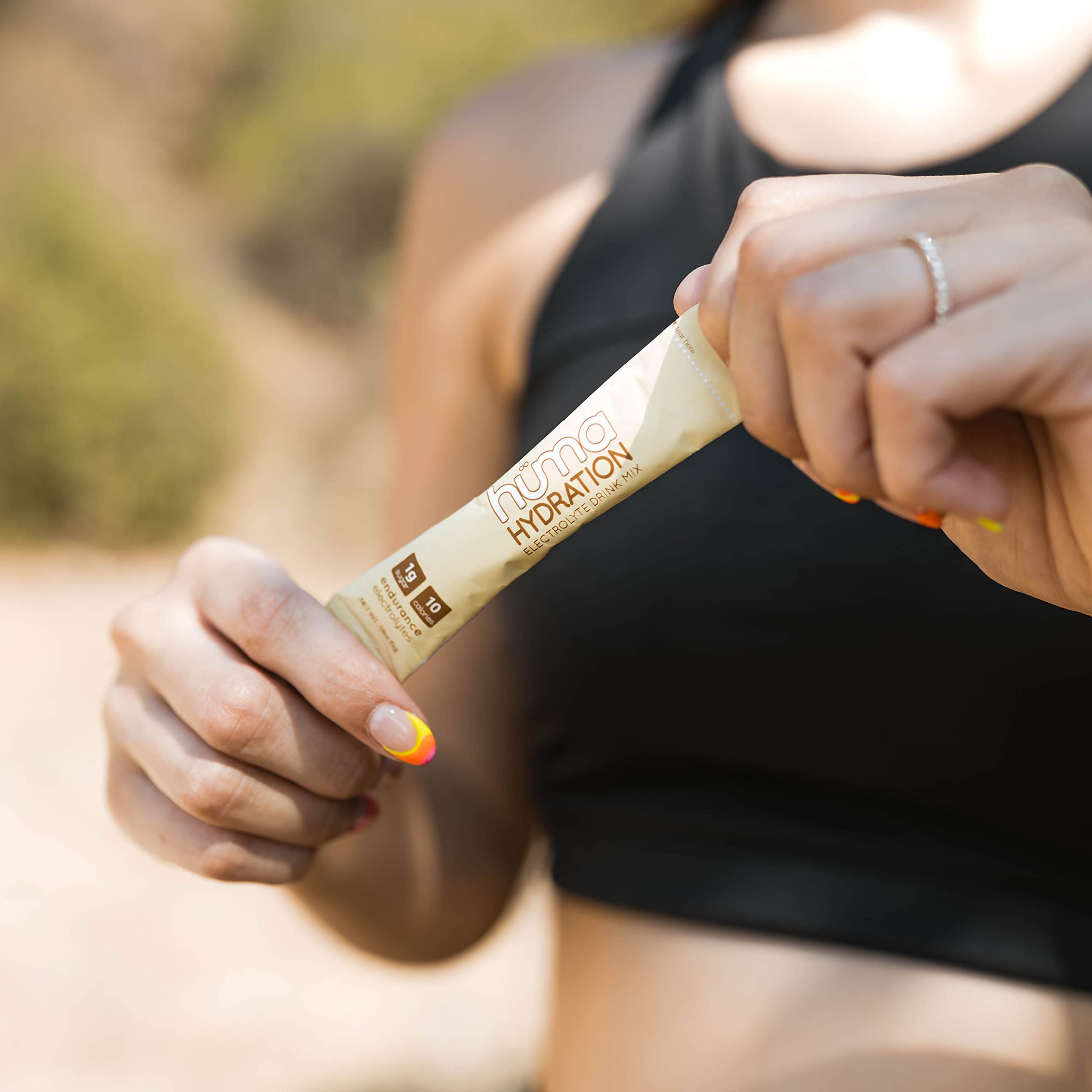 HÜMA CHIA athlete drinking hydration during workouts with electrolytes