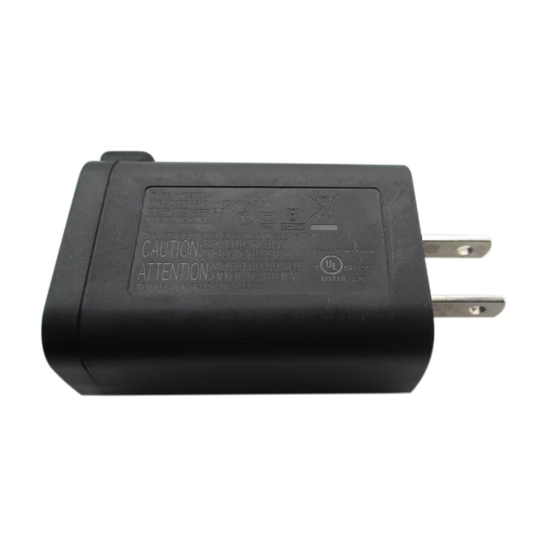 Close-up of USB port on HX9210 travel charger case