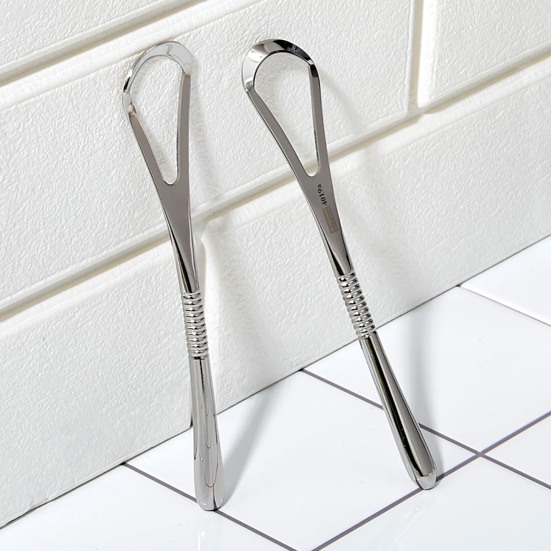 21g balanced weight and contoured grip for stable handling