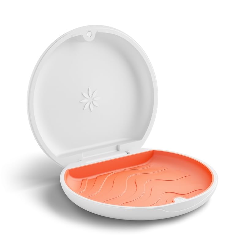 Slim white case for Invisalign aligners and Vivera retainers