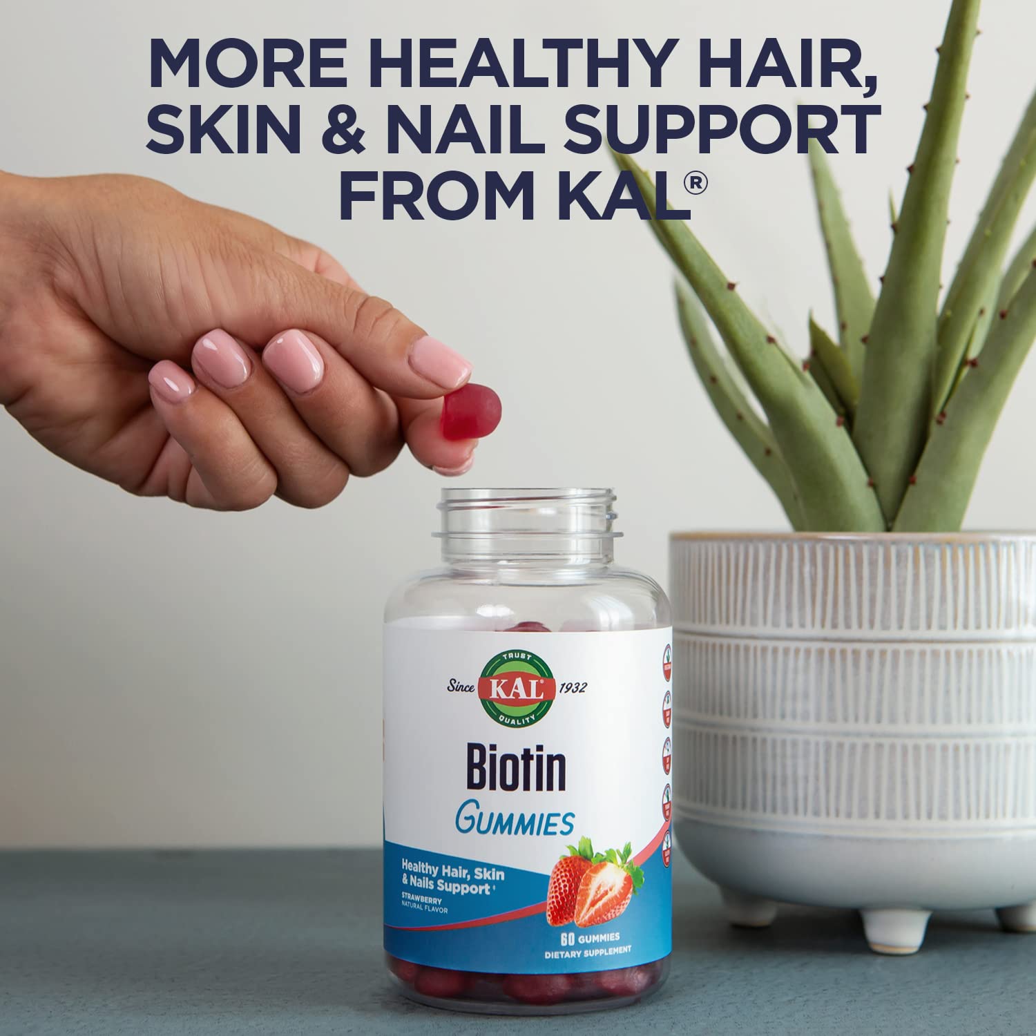 Daily use scene showing one Silica Plus tablet with water